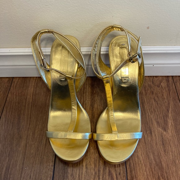 🌸 BCBG gold t strap heels - Picture 3 of 10